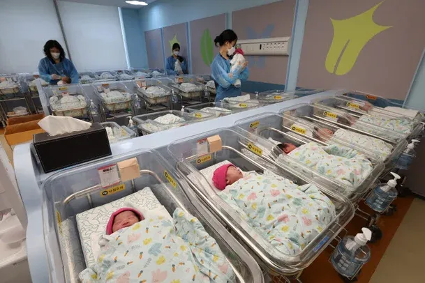 Hàn Quốc mở rộng quyền lợi nghỉ chăm con và nghỉ sinh cho lao động từ nửa cuối năm 2026