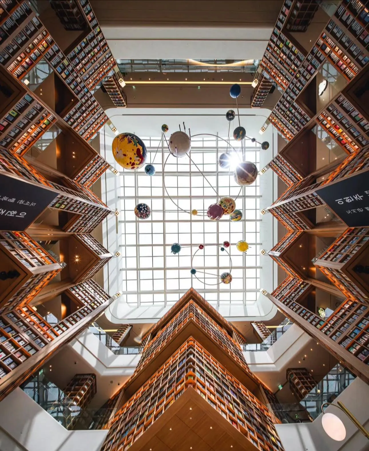 Thư viện Starfield Suwon đang cực hot: Tọa độ check-in gây bão tại Gyeonggi-do 📚✨