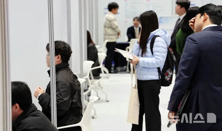 Hàn Quốc hỗ trợ tới 7,2 triệu won cho thanh niên làm việc ngoài khu vực thủ đô từ năm 2026