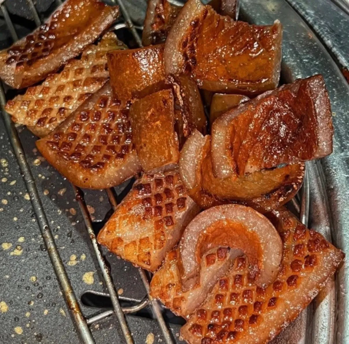 [REVIEW] E UK MAN KKEOP DE GI: THIÊN ĐƯỜNG DA HEO NƯỚNG GIÒN RỤM GIỮA LÒNG YEONNAM-DONG 🥓🔥