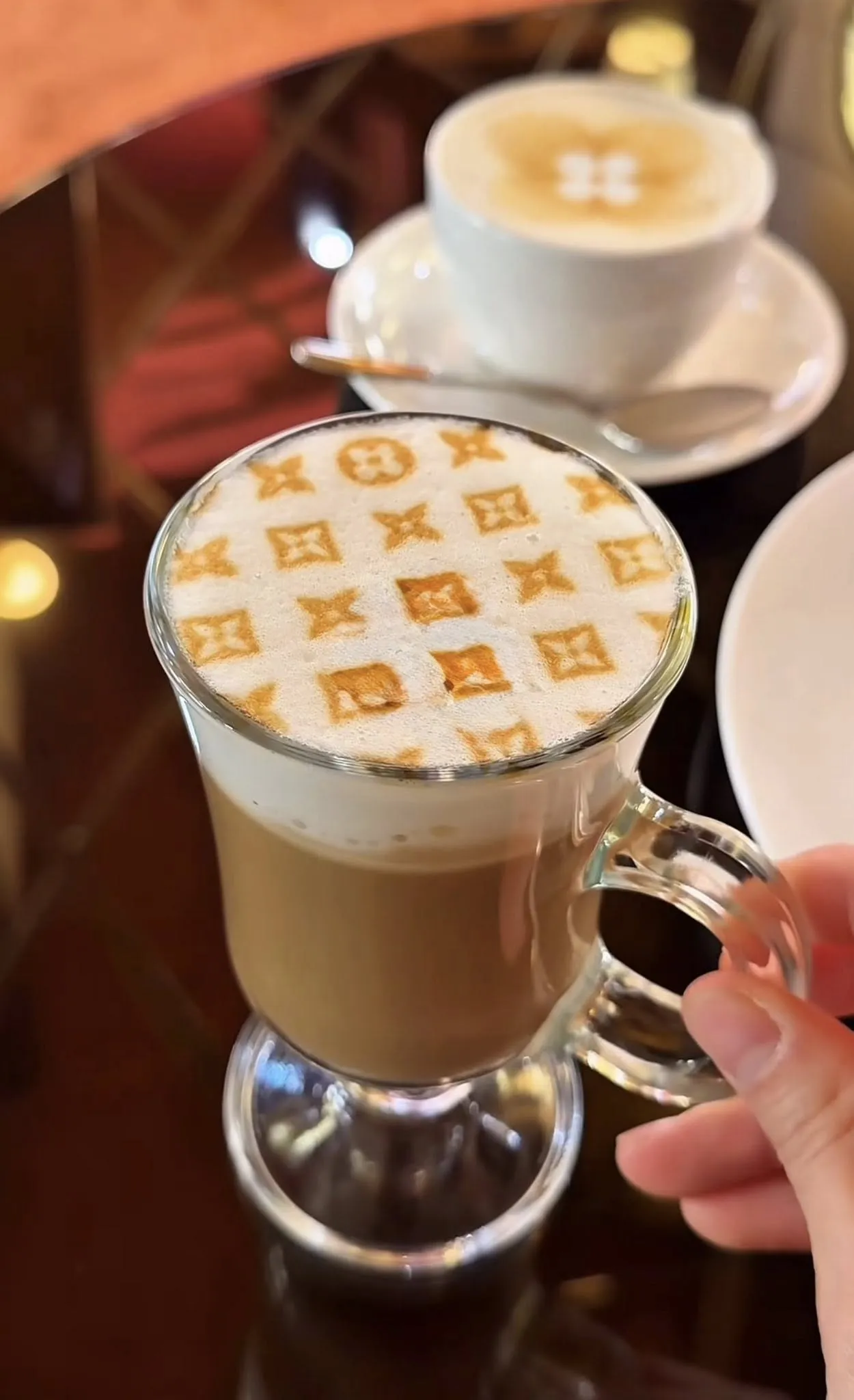 Quán cà phê Louis Vuitton Dosan: Khi tách cafe mang hơi thở của sự thượng lưu ☕👜