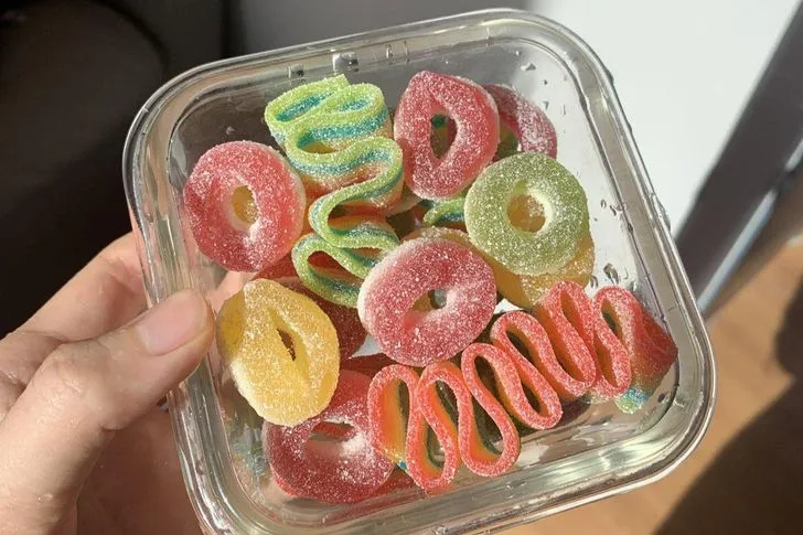 Tạm biệt “Dubai chewy cookie”: Kẹo dẻo đông đá trở thành món ăn gây sốt mới trên mạng Hàn Quốc