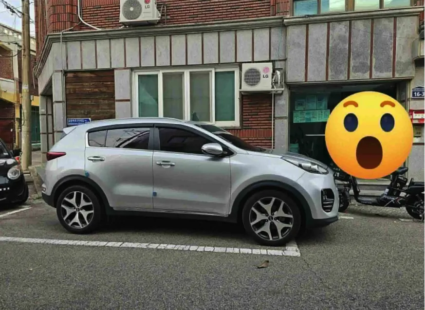[Câu chuyện dở khóc dở cười] “Chỉ có dân Việt mới đậu xe kiểu bố láo ăn cắp vậy thôi” – nghe mà quen ghê 😂