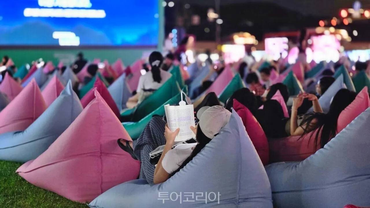 Lễ hội đọc sách “Quảng trường Seoul đọc sách” – gợi ý dã ngoại mùa xuân cho cả gia đình