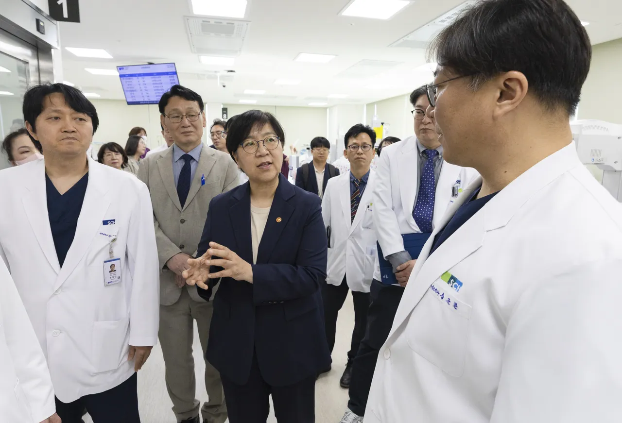 Chỉ một nửa người Hàn Quốc còn tin tưởng hệ thống cấp cứu y tế, nhiều xe cứu thương mất hơn 1 giờ để chuyển bệnh nhân