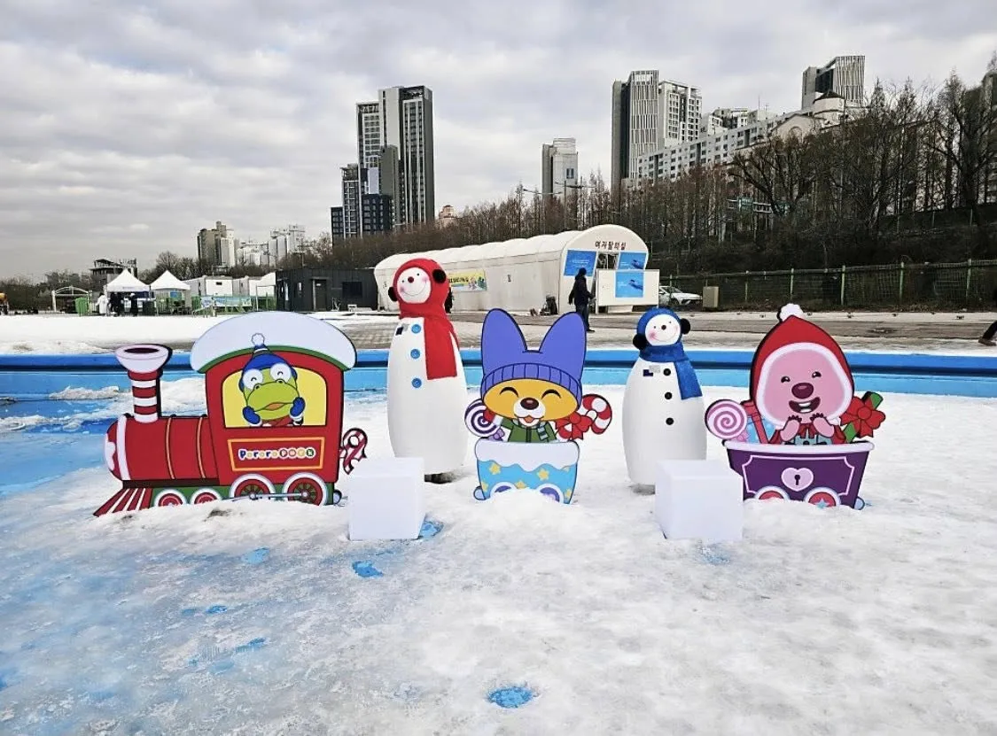 Sân trượt tuyết sông Hàn mở đến 18/2: Lạc vào thế giới Pororo giữa lòng Seoul 🐧❄️