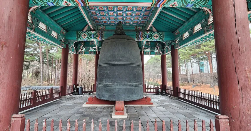CHÙA BOSINGAK ĐẦU NĂM 2026: TIẾNG CHUÔNG 33 LẦN VÀ NGHI THỨC "XẢ XUI" CHỈ CÓ TẠI SEOUL! 🔔❄️
