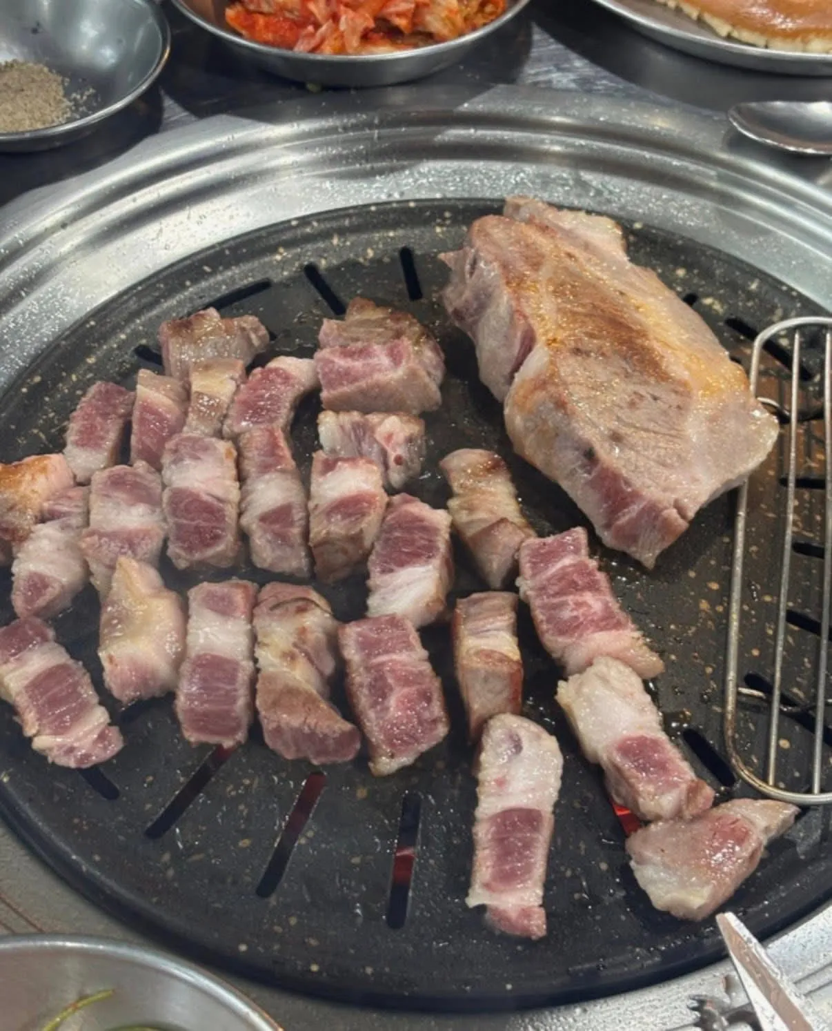 [REVIEW] E UK MAN KKEOP DE GI: THIÊN ĐƯỜNG DA HEO NƯỚNG GIÒN RỤM GIỮA LÒNG YEONNAM-DONG 🥓🔥