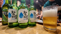 So-Maek (소맥) – Khi người Hàn biến rượu và bia thành một nét văn hóa bàn nhậu