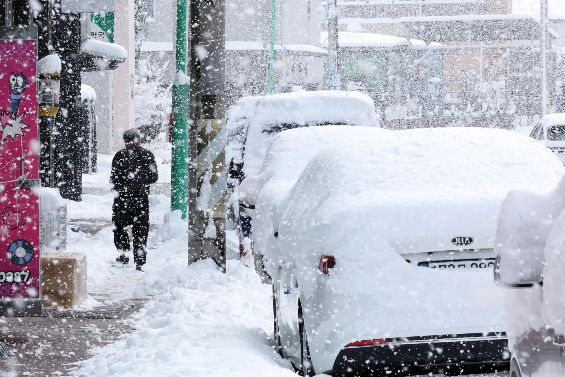 Hàn Quốc tiếp tục chìm trong rét -14°C, tuyết dày và gió mạnh: cảnh báo băng đen, tai nạn tăng cao
