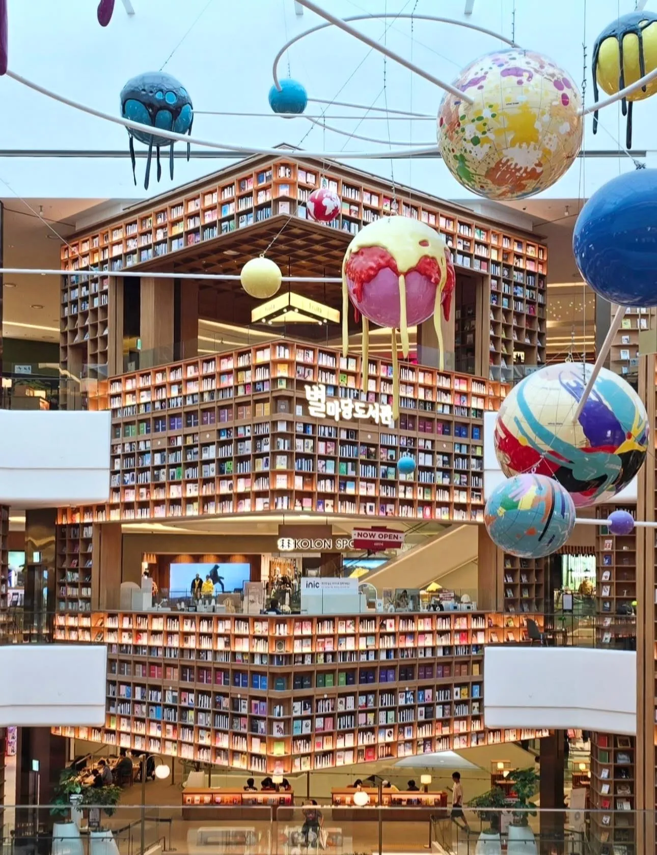 Thư viện Starfield Suwon đang cực hot: Tọa độ check-in gây bão tại Gyeonggi-do 📚✨