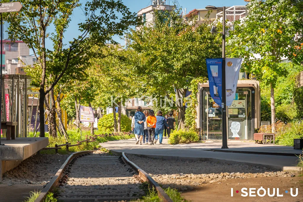 Tản bộ đường tàu cũ ở Yeonnam-dong – Seoul vintage trong từng bước chân