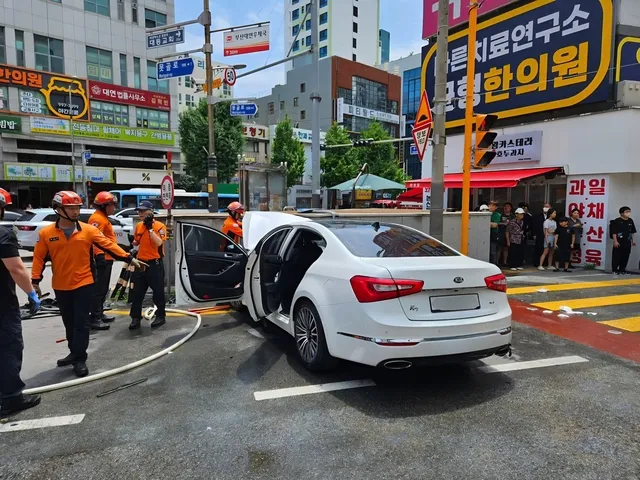 Tai nạn liên hoàn tại Busan: Ô tô lao lên vỉa hè khiến 2 người tử vong