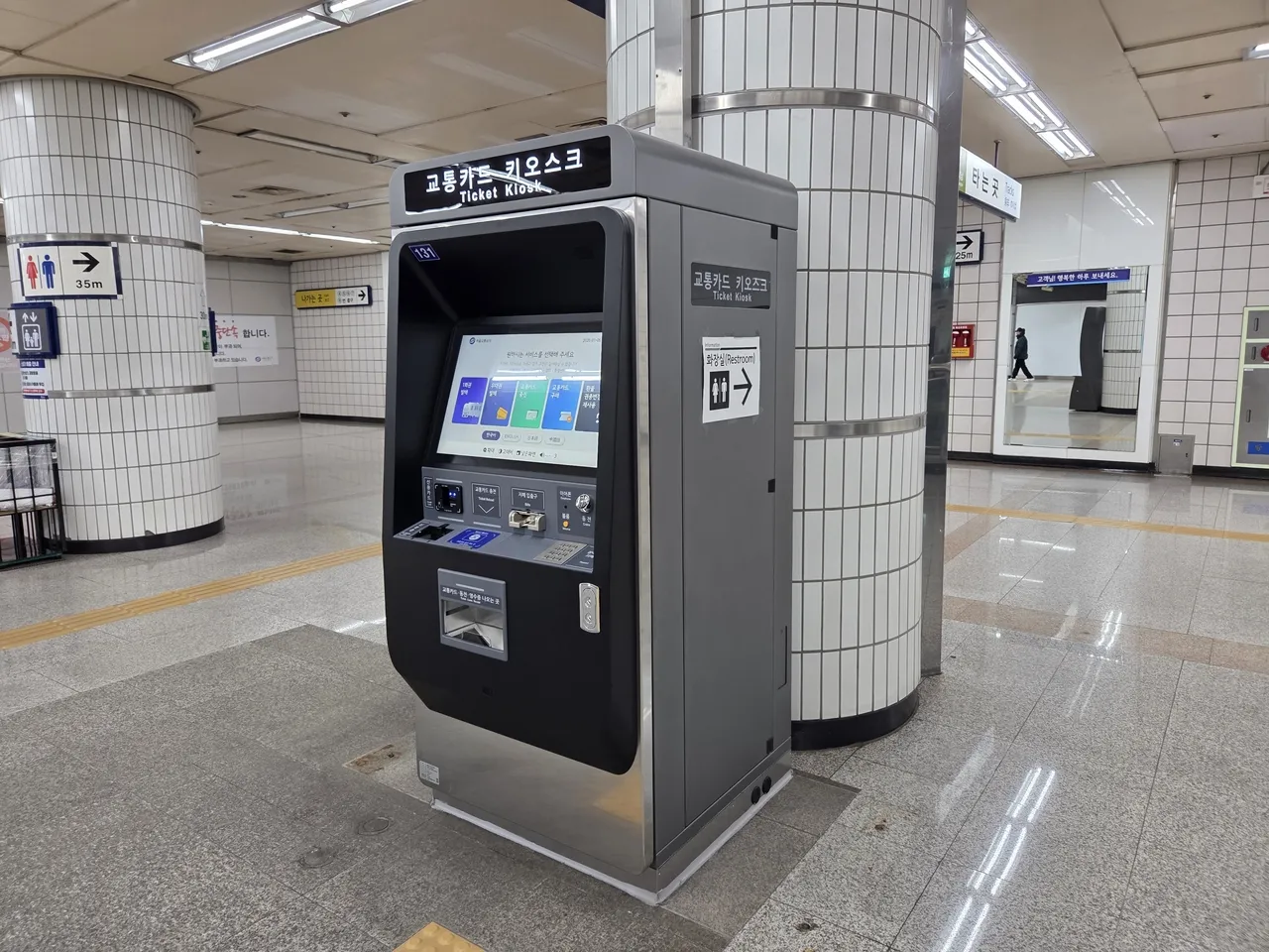 Seoul lắp đặt hàng trăm máy bán thẻ giao thông hỗ trợ thanh toán quốc tế, phục vụ du khách mùa cao điểm