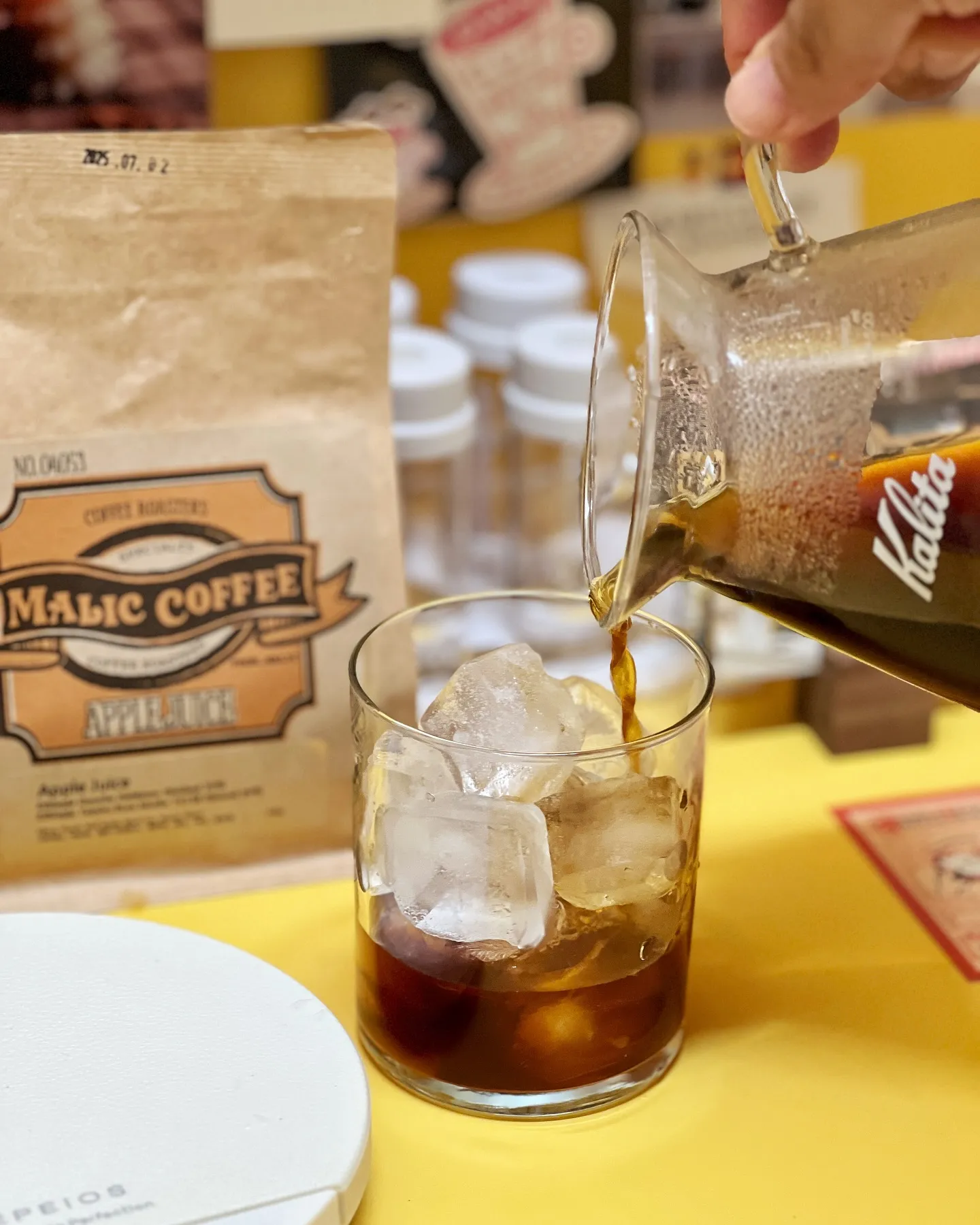 Malic Coffee: Góc "ẩn mình" đầy nắng dưới tầng bán hầm khu Mapo ☕ 