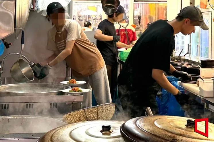 Lương tối thiểu Hàn Quốc tăng lên 10.700 won mỗi giờ, nhiều chủ quán chuyển sang tuyển lao động nước ngoài thay vì người Hàn