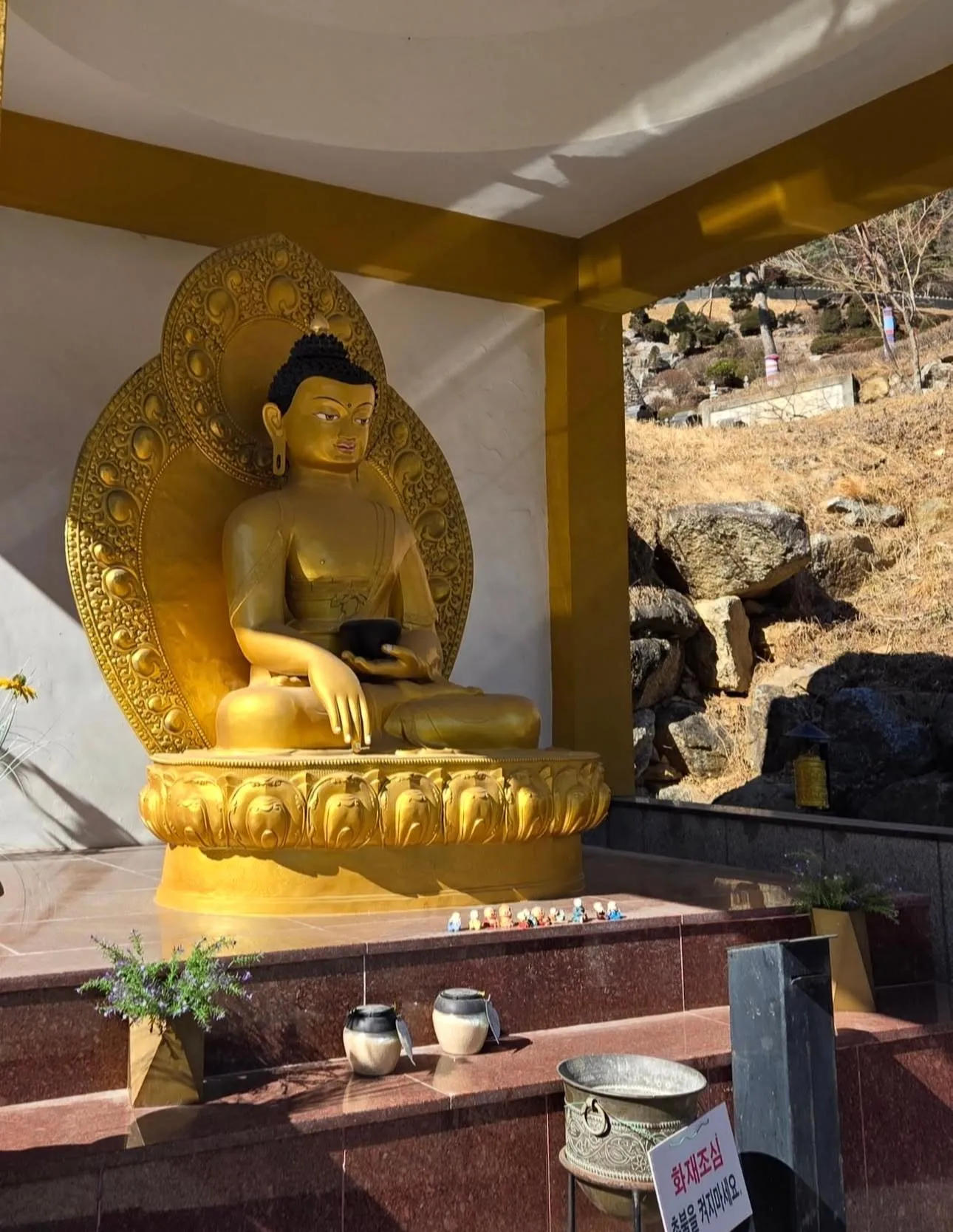 Wawujeongsa: Ngôi chùa của những kỷ lục và sự thanh tịnh 🏯🙏