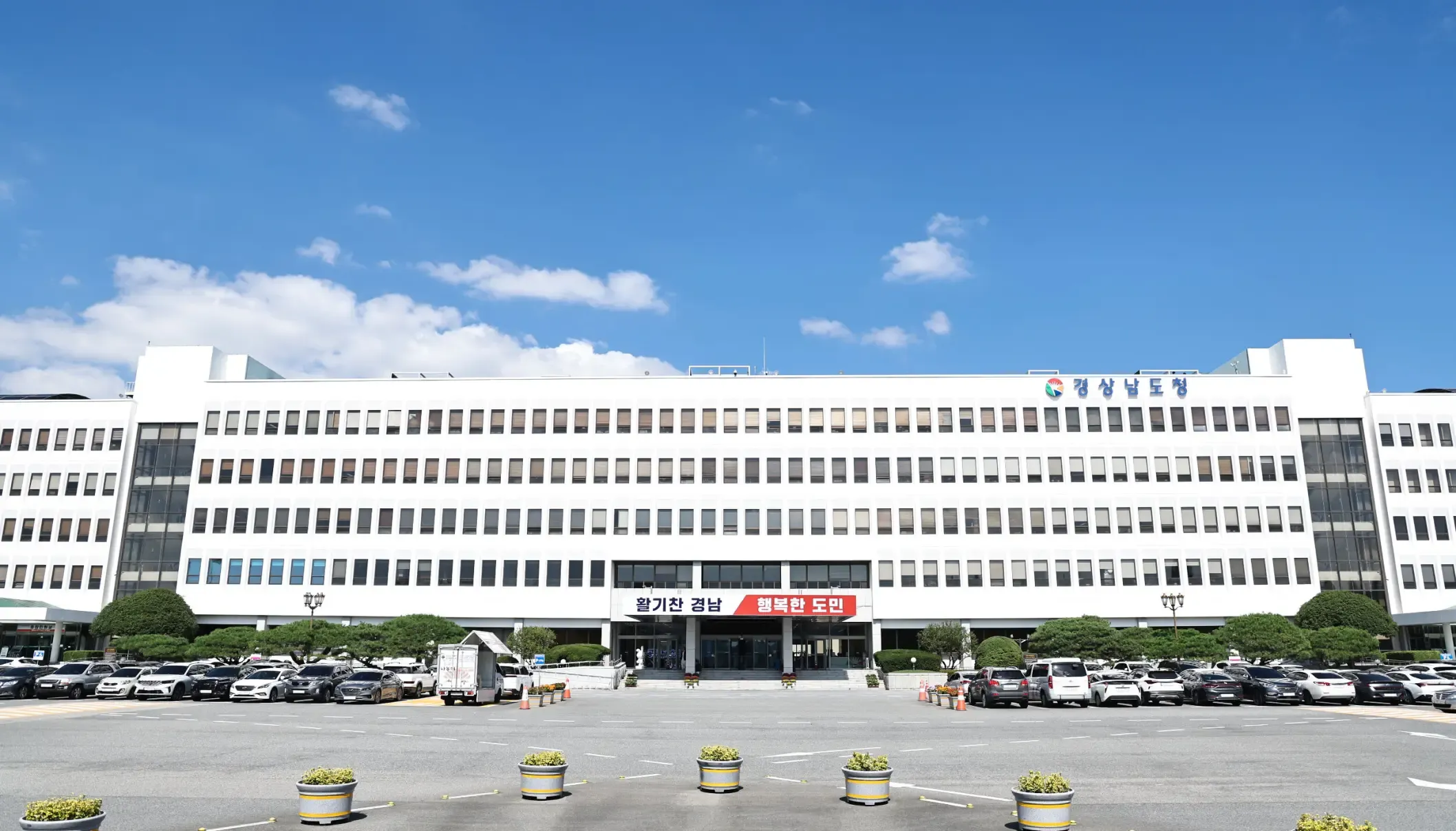 Sinh viên quốc tế tại Gyeongnam được hỗ trợ mở tài khoản ngân hàng nhanh hơn và tư vấn tài chính bằng ngôn ngữ mẹ đẻ