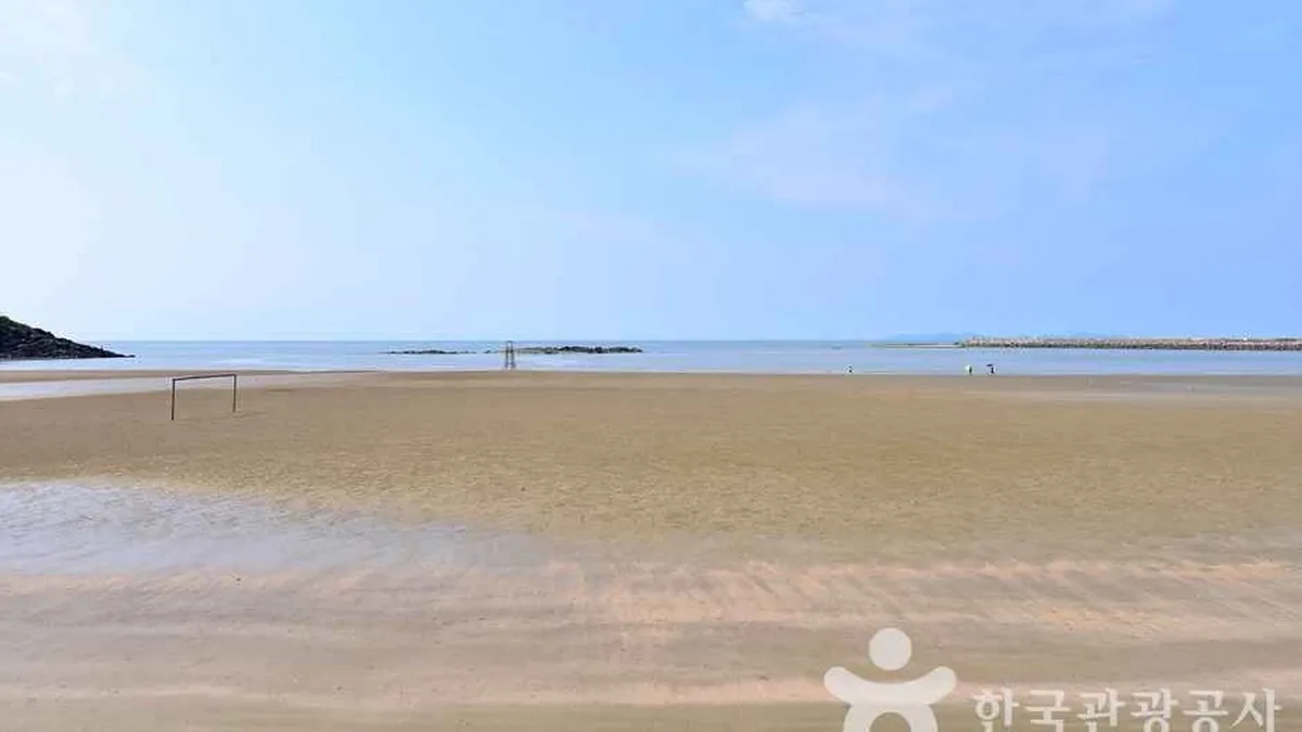 Bãi biển Gamami Jeollanam Do: Điểm du lịch gia đình nổi tiếng với bãi cát trắng và biển xanh tuyệt đẹp