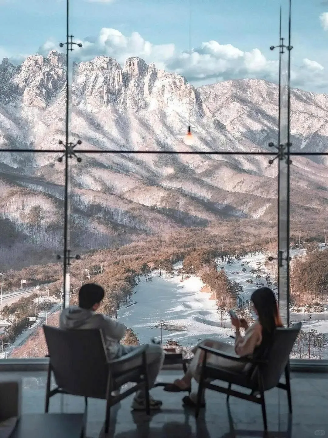 View cafe The Ambrosia xịn xò nhất Gangwondo: Ngắm "Thụy Sĩ thu nhỏ" giữa lòng Hàn Quốc 🏔️☕