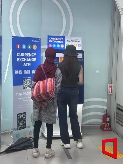 Mở tài khoản ngân hàng ở Hàn Quốc quá khó với người nước ngoài, chỉ riêng phí công chứng làm thẻ cho con đã mất tới 150.000 won