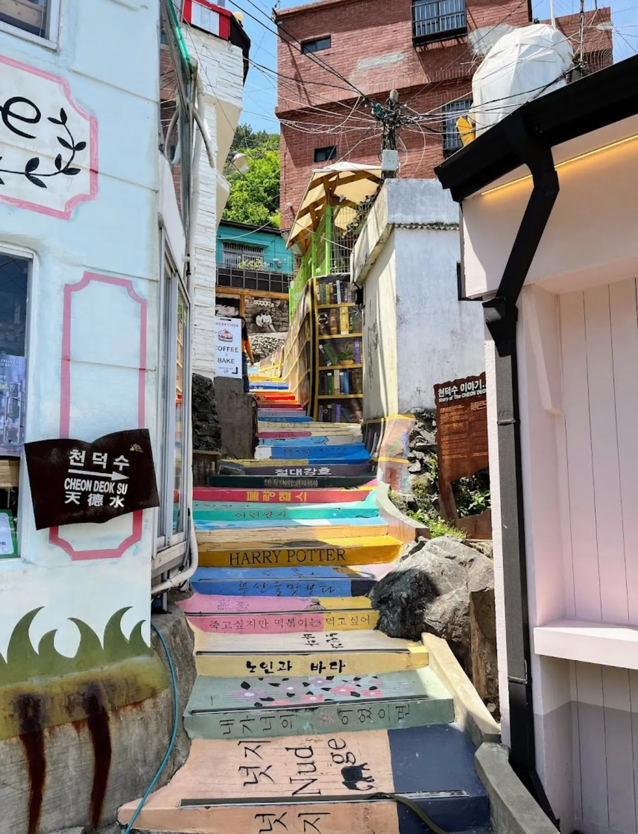 Làng văn hóa Gamcheon: Bản giao hưởng màu sắc trên sườn núi Busan 🎨🏘️