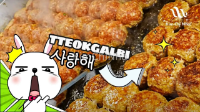 Món tteokgalbi cay của ông chú Hàn Quốc làm chao đảo cả khu chợ Seoul!