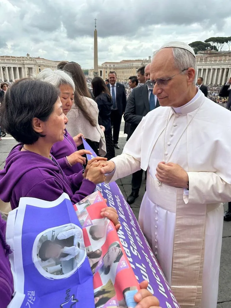 Gia đình nạn nhân thảm kịch Itaewon gặp Giáo hoàng Leo XIV tại Vatican