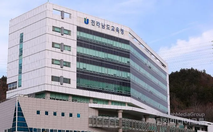 45 du học sinh, trong đó có 13 em Việt Nam, bị từ chối visa: Trường quốc tế ở Jeonnam buộc “mở cửa nửa vời”