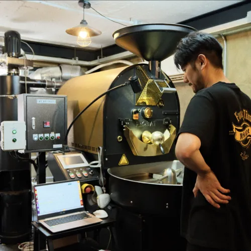 Malic Coffee: Góc "ẩn mình" đầy nắng dưới tầng bán hầm khu Mapo ☕ 