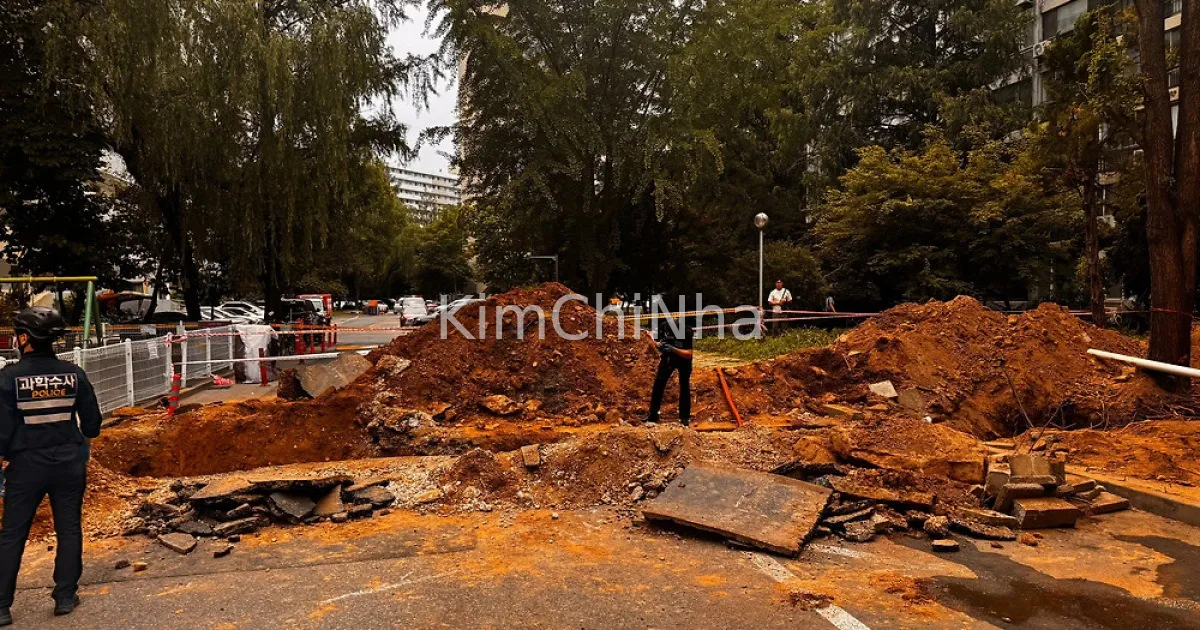 [Tin nóng] Một công nhân tử vong do sập đất tại công trình thay thế ống thoát nước ở khu chung cư Eunma, Seoul