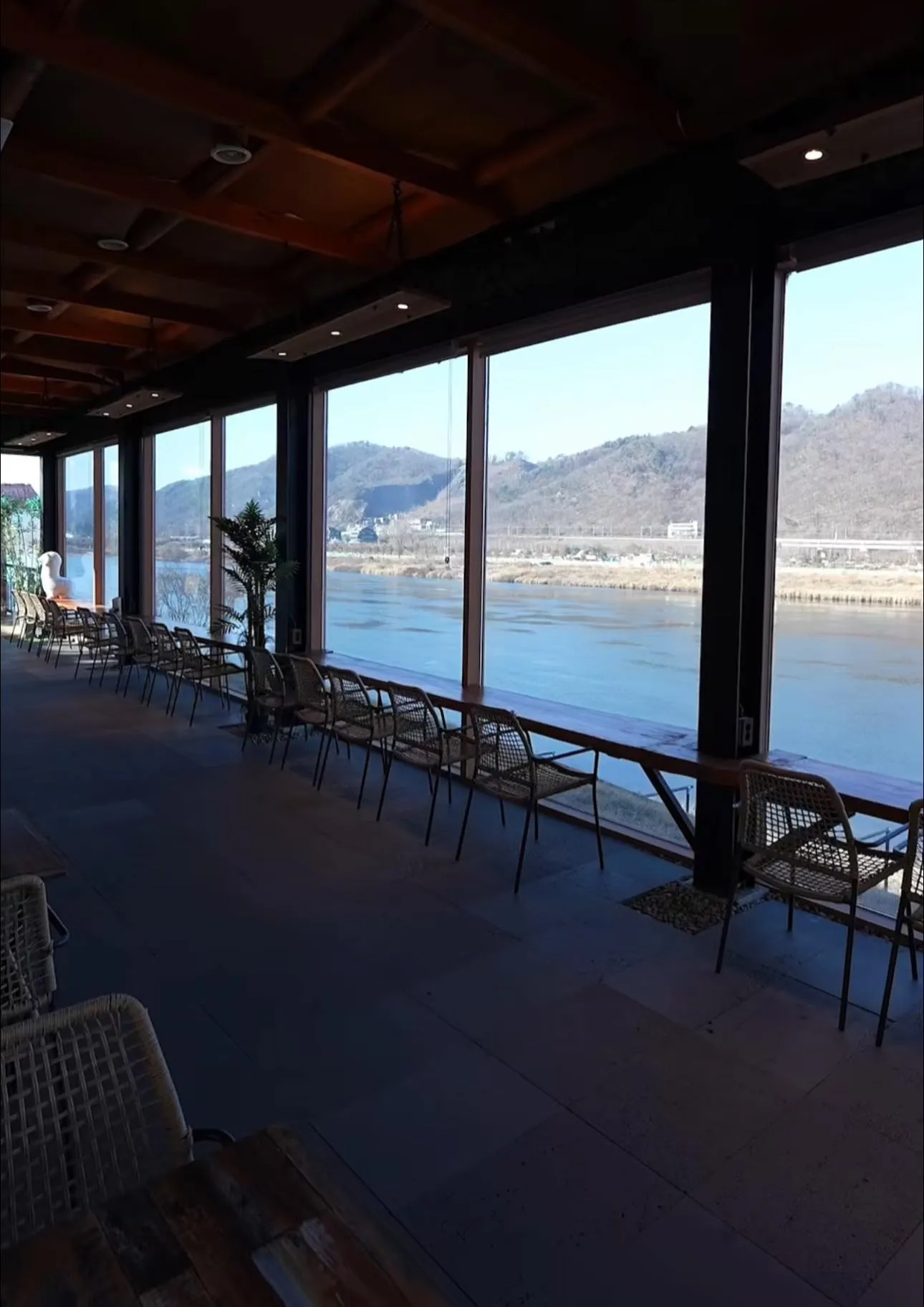 Mekong Cafe có cả massage chân: Mang phong cách Đông Nam Á ấm áp giữa mùa đông Gapyeong 🌴☕