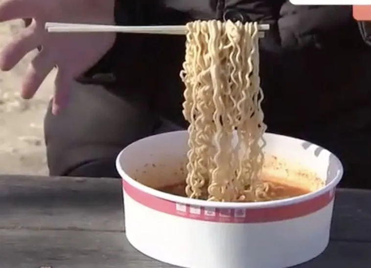 Rét kỷ lục ở Seoul, ramen sông Hàn đông cứng chỉ sau hai giờ