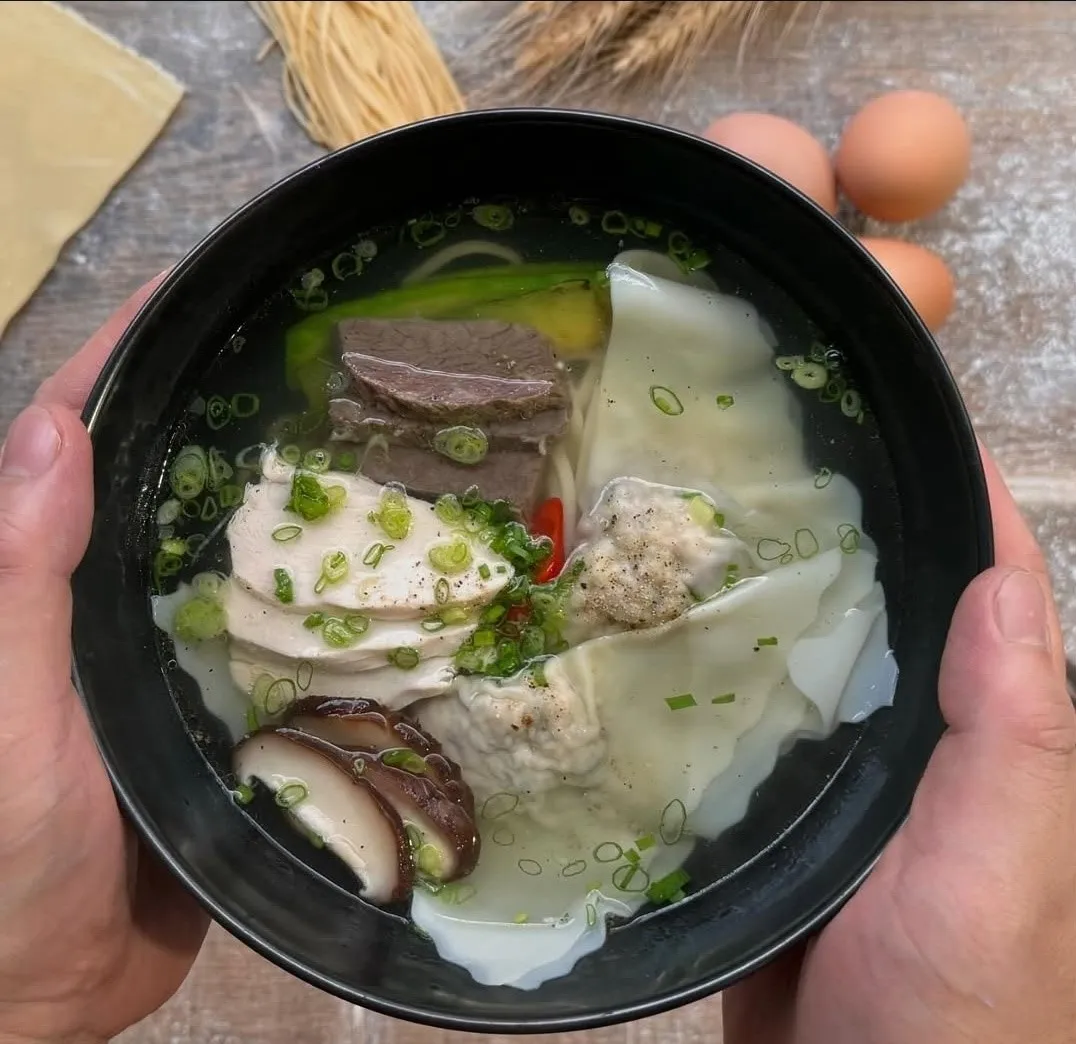 📍 [Seoul – Mapo] Tô mì nóng hổi mang giao điểm Á - Âu: Chạm vị tại “Seogyo Nanmyeonbang”, phở Ý kết hợp bát canh gà xứ Hàn