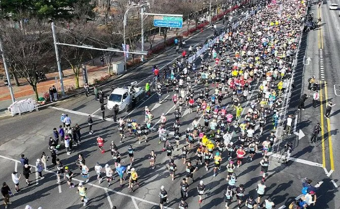 Vụ việc giải chạy ở Daegu trưa nay: Chuyến xe nghẹt thở giữa dòng người Marathon