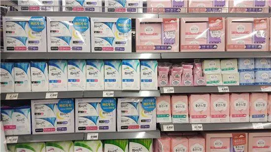 Nhiều bạn nữ ở Hàn đang thở dài vì băng vệ sinh ngày càng đắt hơn từng năm