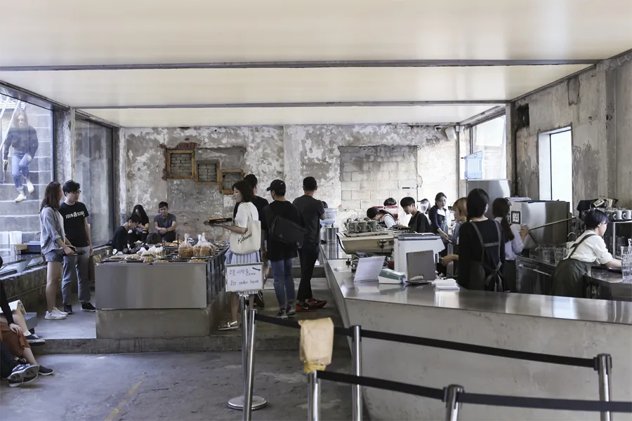 Cafe Onion Seongsu: Quán Cà Phê Biểu Tượng Của Seongsu Với Vibe Công Nghiệp Ấm Áp