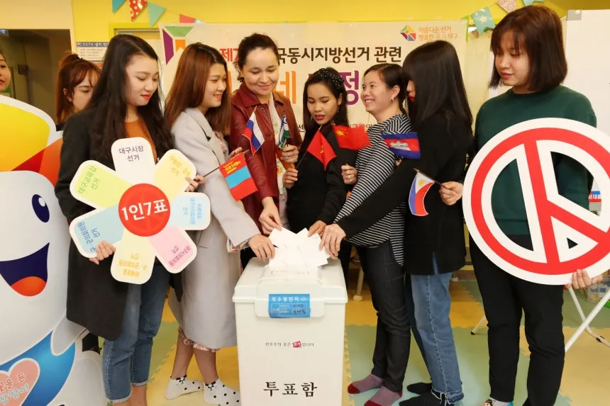 Người nước ngoài bị cuốn vào tranh cãi khi Hàn Quốc đề xuất luật công khai quốc tịch người dùng mạng