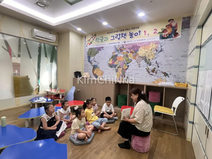 Trung tâm Gia đình Dangjin giúp phụ nữ nhập cư gắn kết con cái qua sách tranh và tiếng Hàn