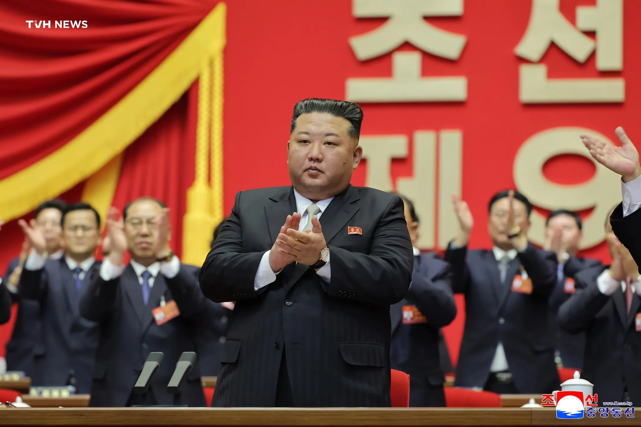 Vô cùng bất ngờ : Kim Jong-un tái đắc cử Tổng bí thư đảng Lao động Triều Tiên 