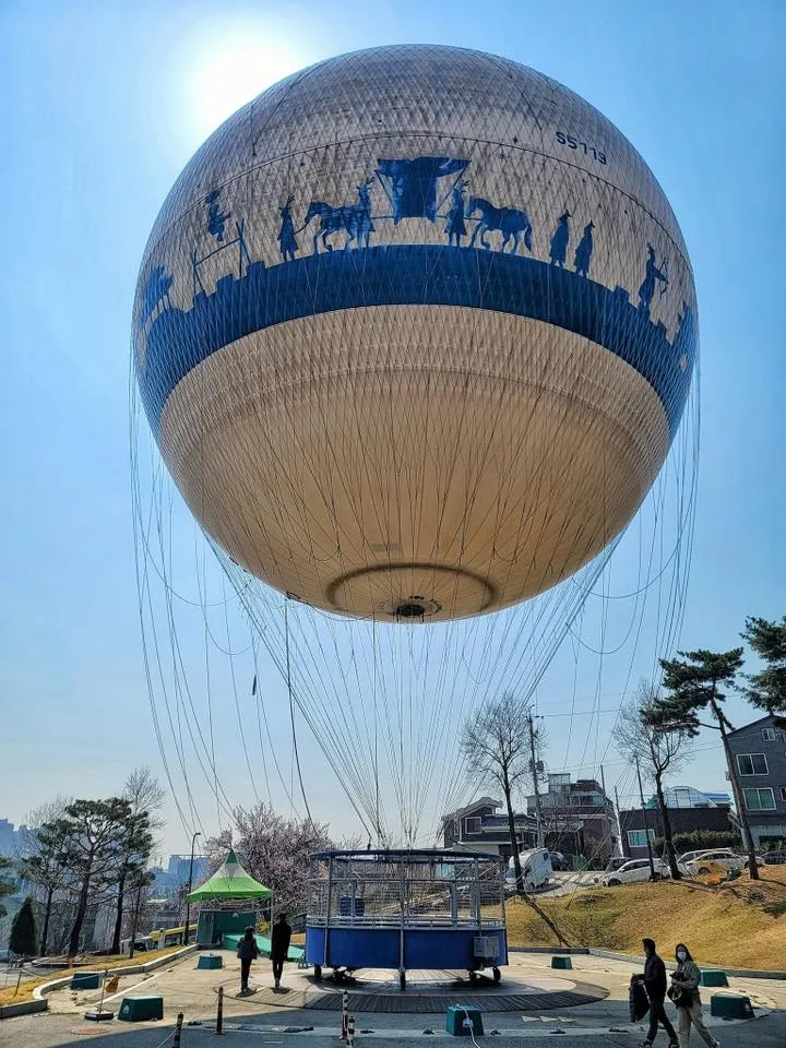 [REVIEW] FLYING SUWON: TRẢI NGHIỆM "BAY" GIỮA TRỜI ĐÊM NGẮM CỐ ĐÔ SUWON 🎈✨