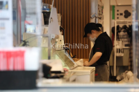 Chủ quán than phiền khách ngồi 10 tiếng chỉ gọi 1 ly cà phê, tranh cãi về “cà phê học bài” ngày càng nóng