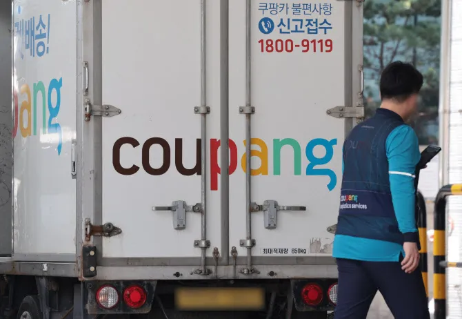 Nhân viên Coupang phản đối cấm giao hàng sáng sớm: “Lao động không hiểu thực tế, thu nhập và quyền tự chủ bị ảnh hưởng”