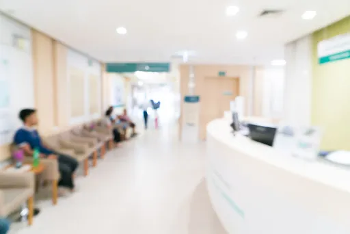 Đem con đi sốt không tìm nổi bác sĩ trong đêm 