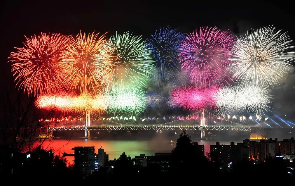 Lễ hội pháo hoa Busan lần thứ 20 thu hút hơn 1,17 triệu người – Quy mô lớn nhất từ trước tới nay