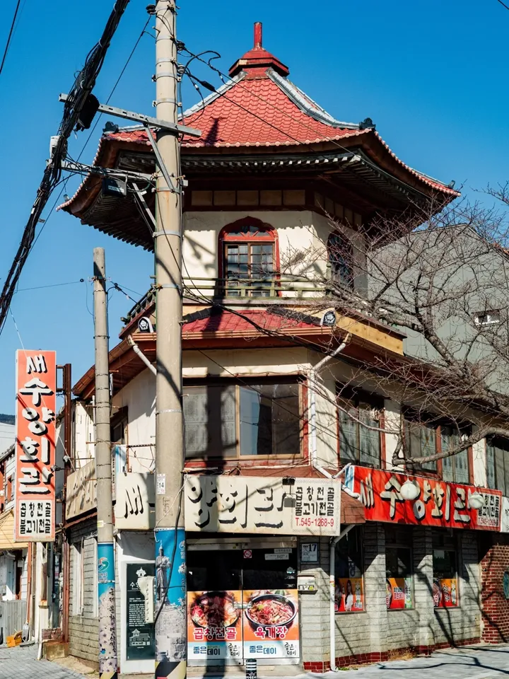 Ngược dòng thời gian giữa lòng Jinhae (장원시): Nơi thời gian như ngừng lại trên những mái ngói cổ