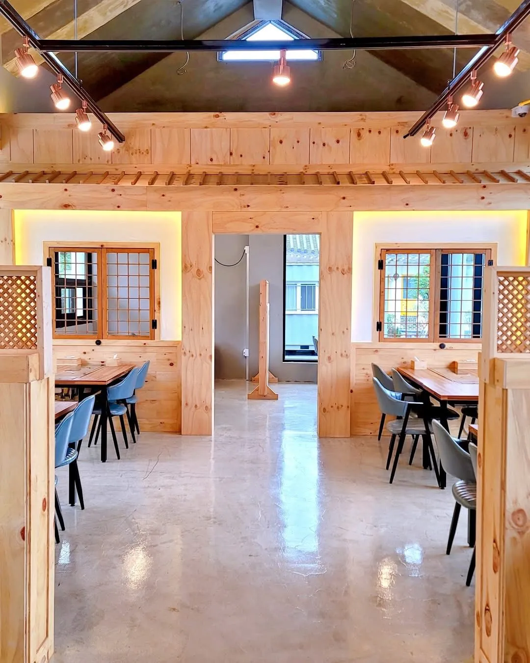 Myeongpum Jeju Tong-galchi: Thưởng thức Cá Hố đặc sản Jeju ngay giữa lòng Gyeongju cổ kính 🐟🥢