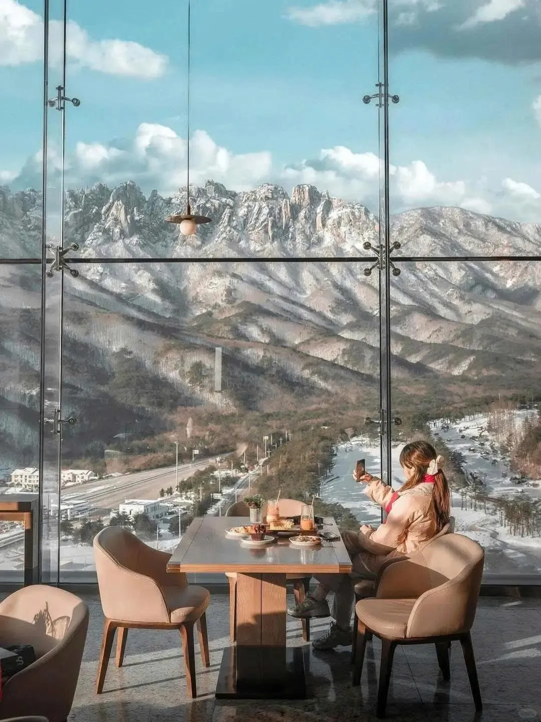 View cafe xịn xò nhất Gangwondo: Ngắm "Thụy Sĩ thu nhỏ" giữa lòng Hàn Quốc 🏔️☕