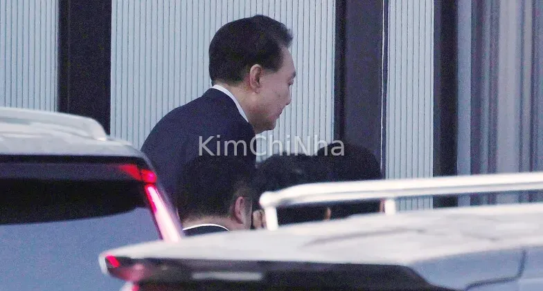 Yoon Suk-yeol nhận số hiệu 3617 tại Seoul Detention Center