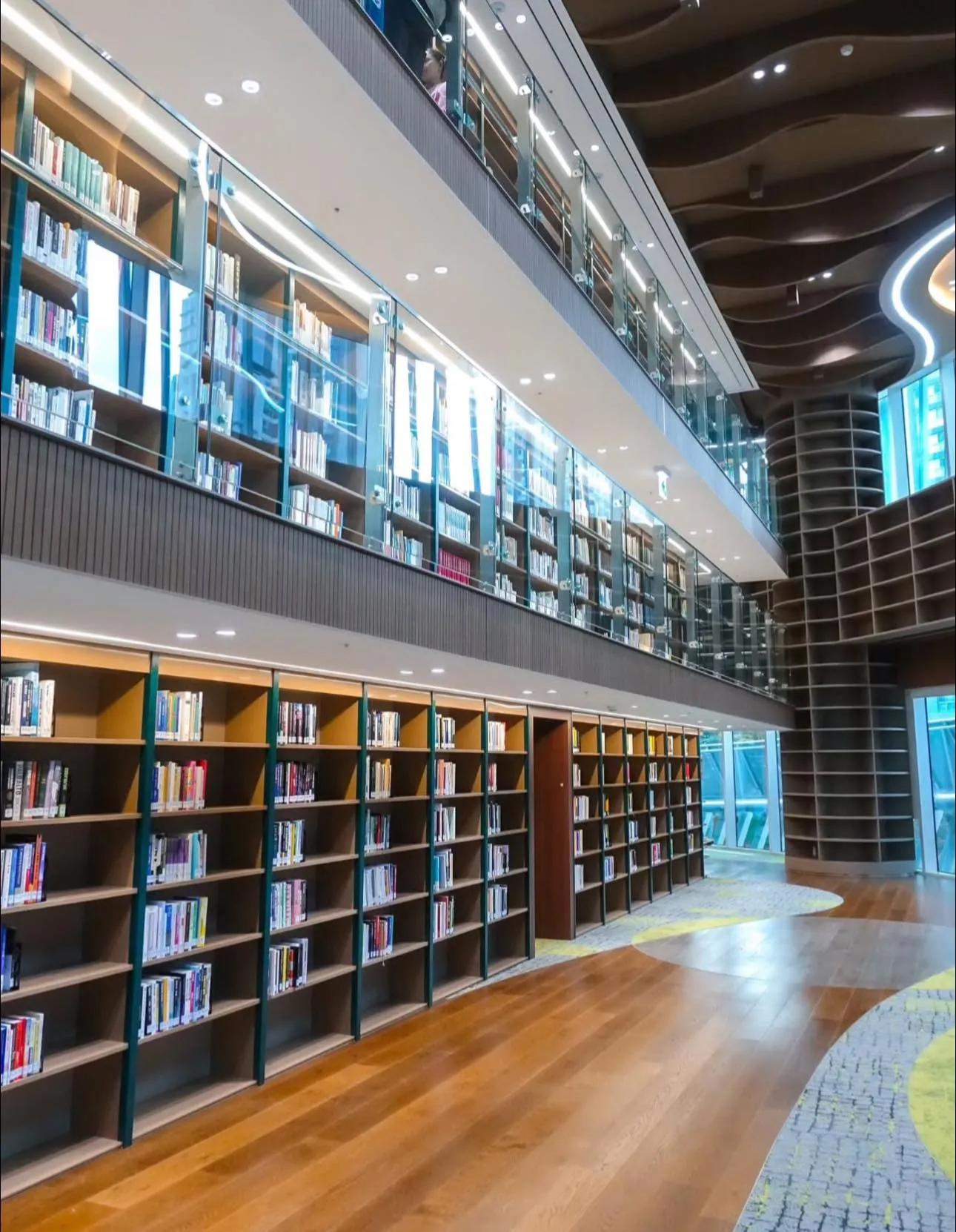Thư viện mới mở ở Gyeonggi Suwon: Kiến trúc độc đáo và không gian check-in mới toanh cho hội mê sách 📚✨